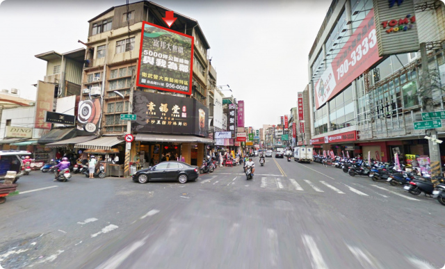 P-0365-高雄市鳳山區中山路vs成功路，位於鳳山商圈內