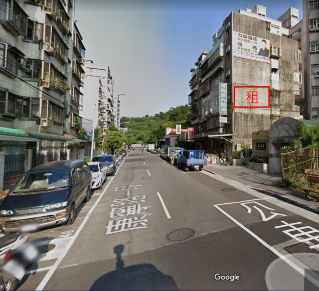 內湖區～康寧路一段外牆出租～往東湖方向～前無遮蔽物