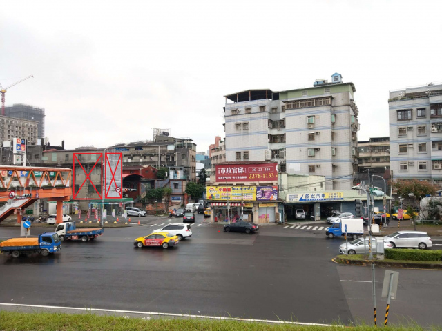 外牆廣告-新北市三重區中興南街和環漢路(河堤)T字路口交通要